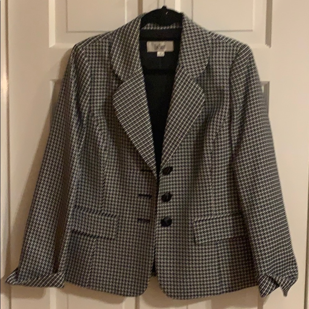 Le Suit Black and White Houndstooth Blazer
